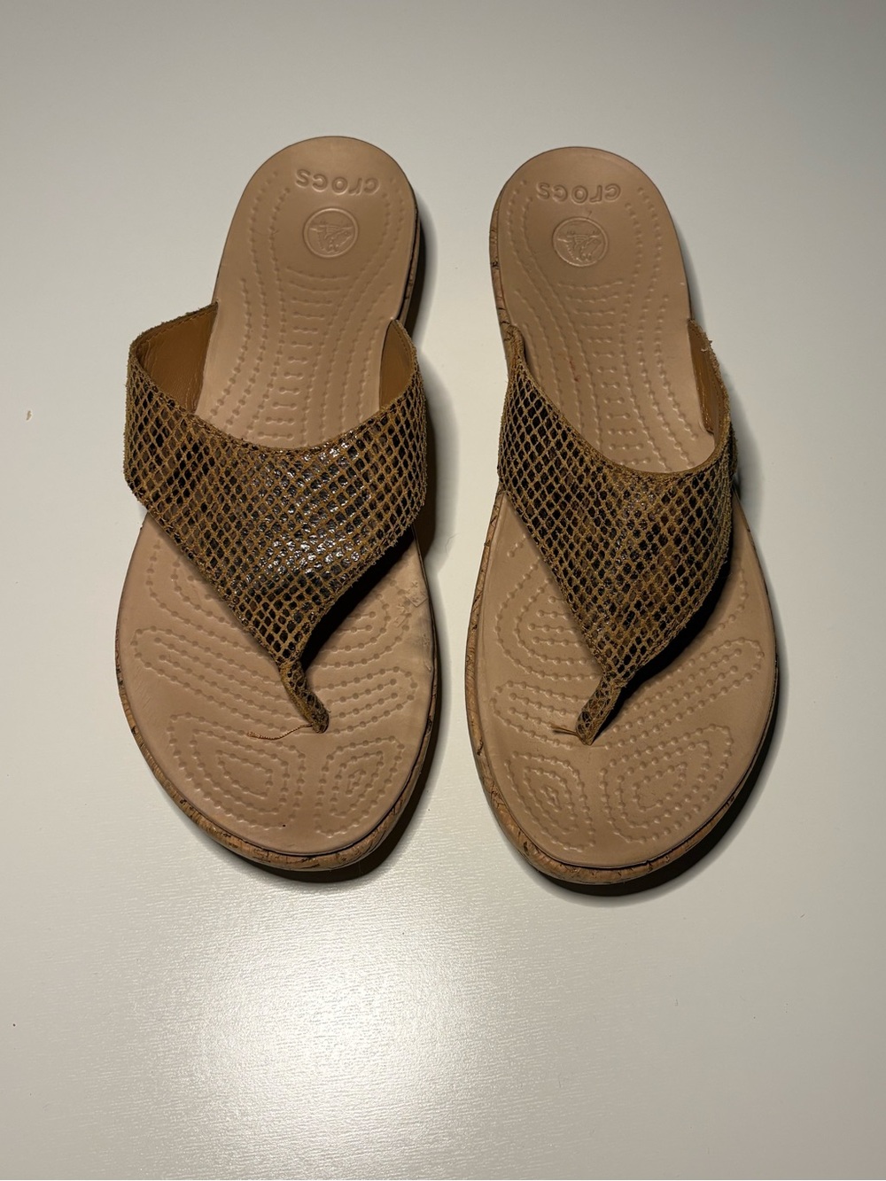Crocs A-Leigh Brown Snakeskin Thong Strap Cork Platform Sandals. Sz 9